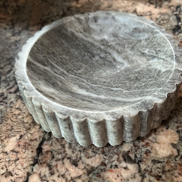 Toronto Marble Dish Threshold with Studio McGee - Picture 3 of 9